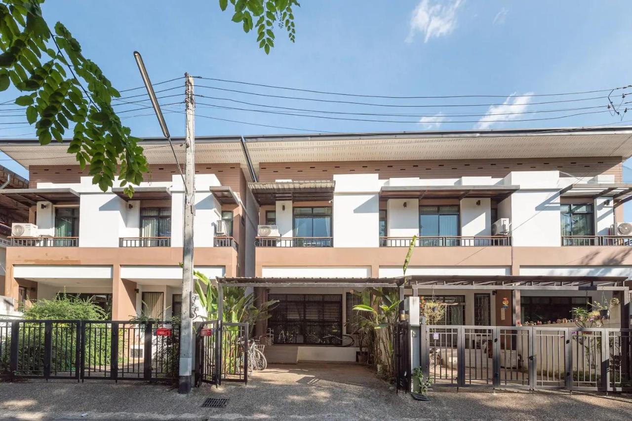 Loft Style Townhouse Near Old City Chiang Mai Ngoại thất bức ảnh