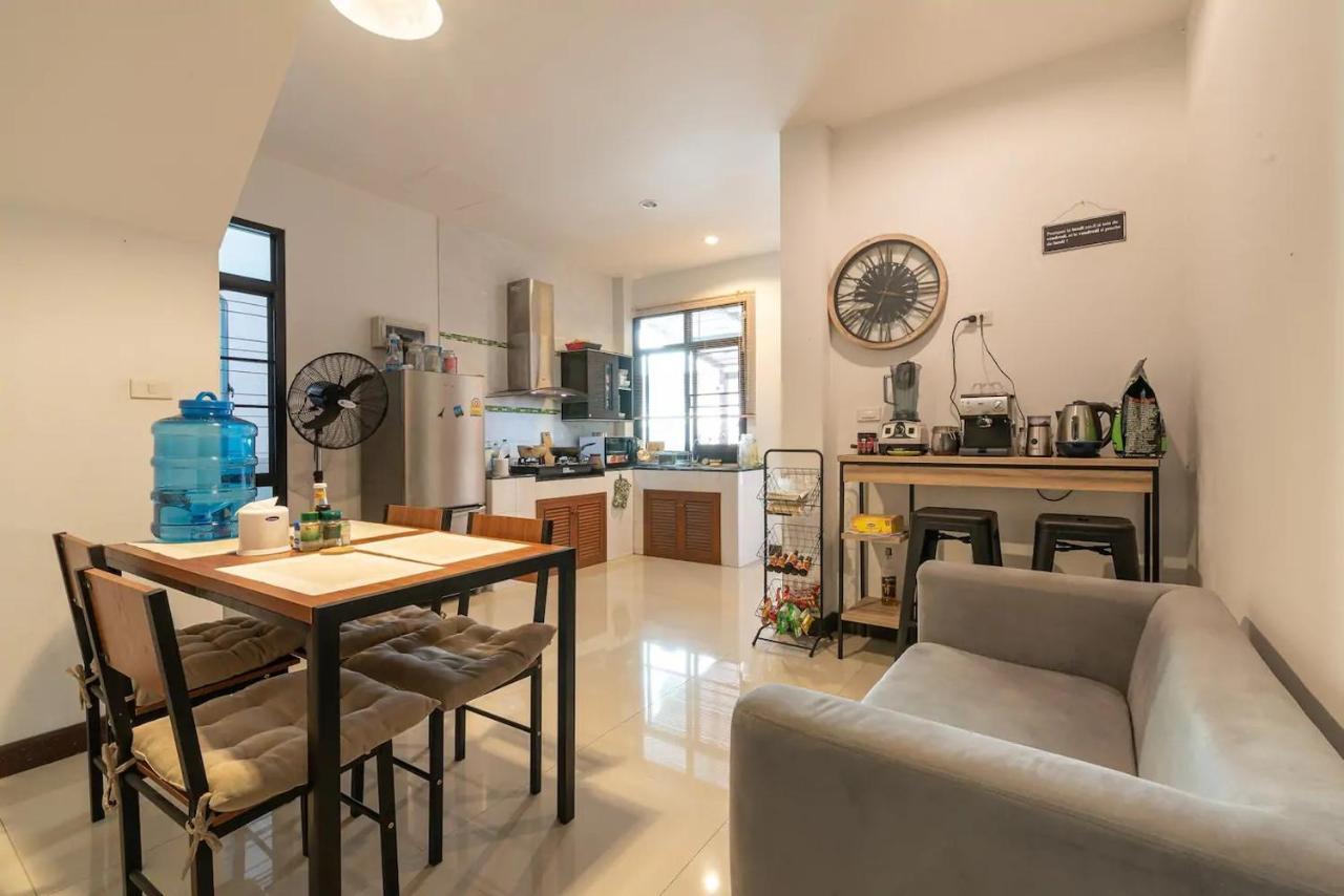Loft Style Townhouse Near Old City Chiang Mai Ngoại thất bức ảnh