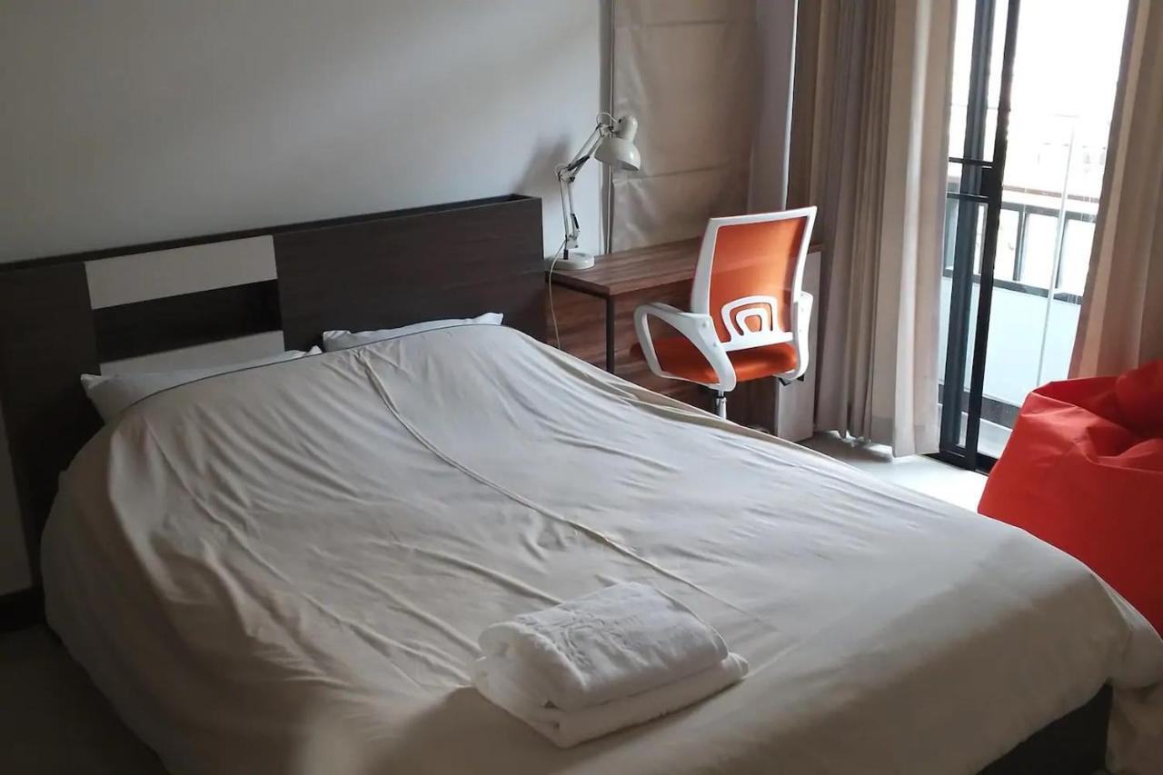 Loft Style Townhouse Near Old City Chiang Mai Ngoại thất bức ảnh